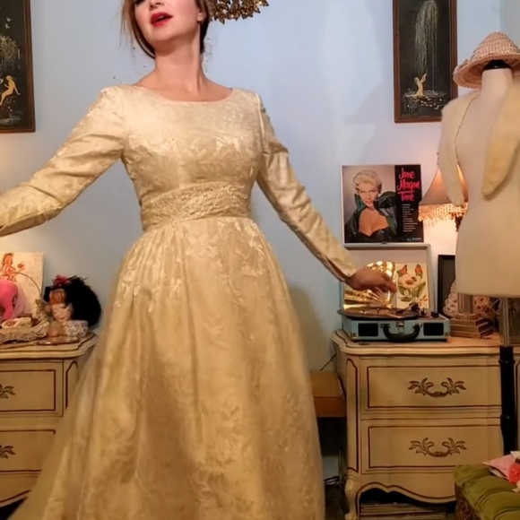 Vintage 60s Wedding Gown - Picture 6 of 7